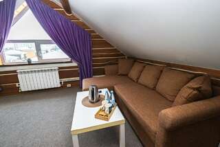 Гостевой дом Берёзка Иркутск Улучшенный семейный номер-4